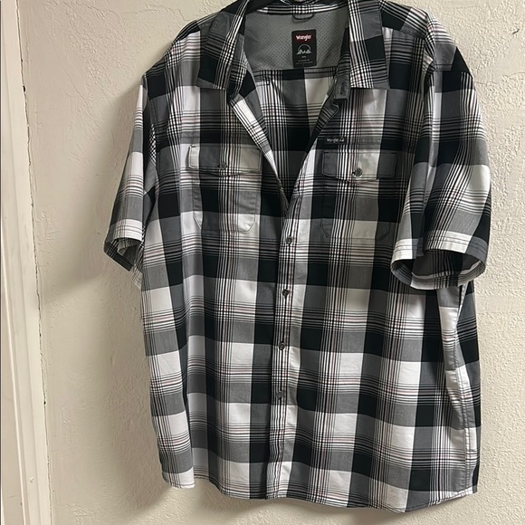 Wrangler Other - Wrangler Black and White Plaid Men's Shirt‎